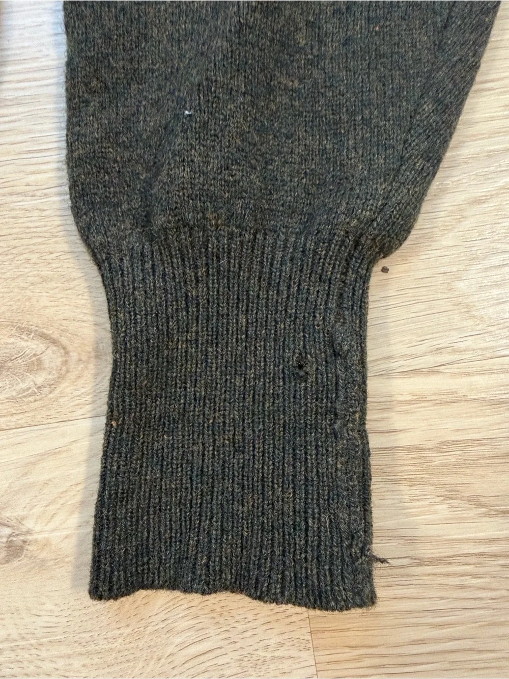 Vintage Polo Ralph Lauren Lambswool V-Neck Sweater Pullover – Size M (Damaged)